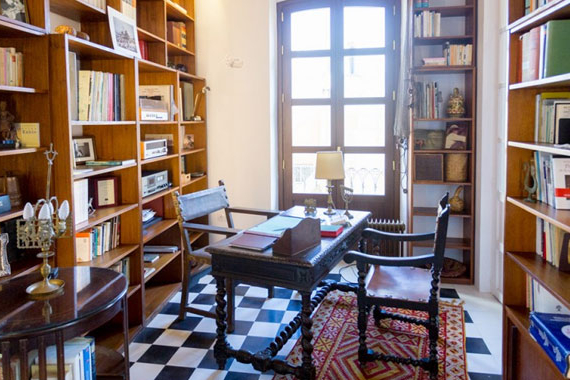 Interior de la casa del poeta José Ángel Valente