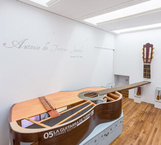 Museo de la Guitarra Antonio de Torres