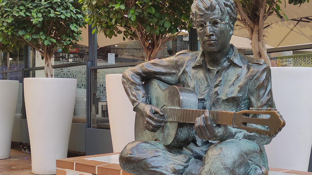 Estatua a John Lennon en Almería
