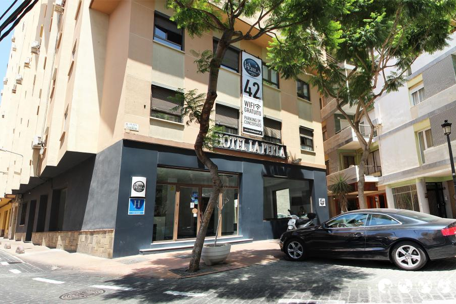 Hotel La Perla - Alojamiento - Almería