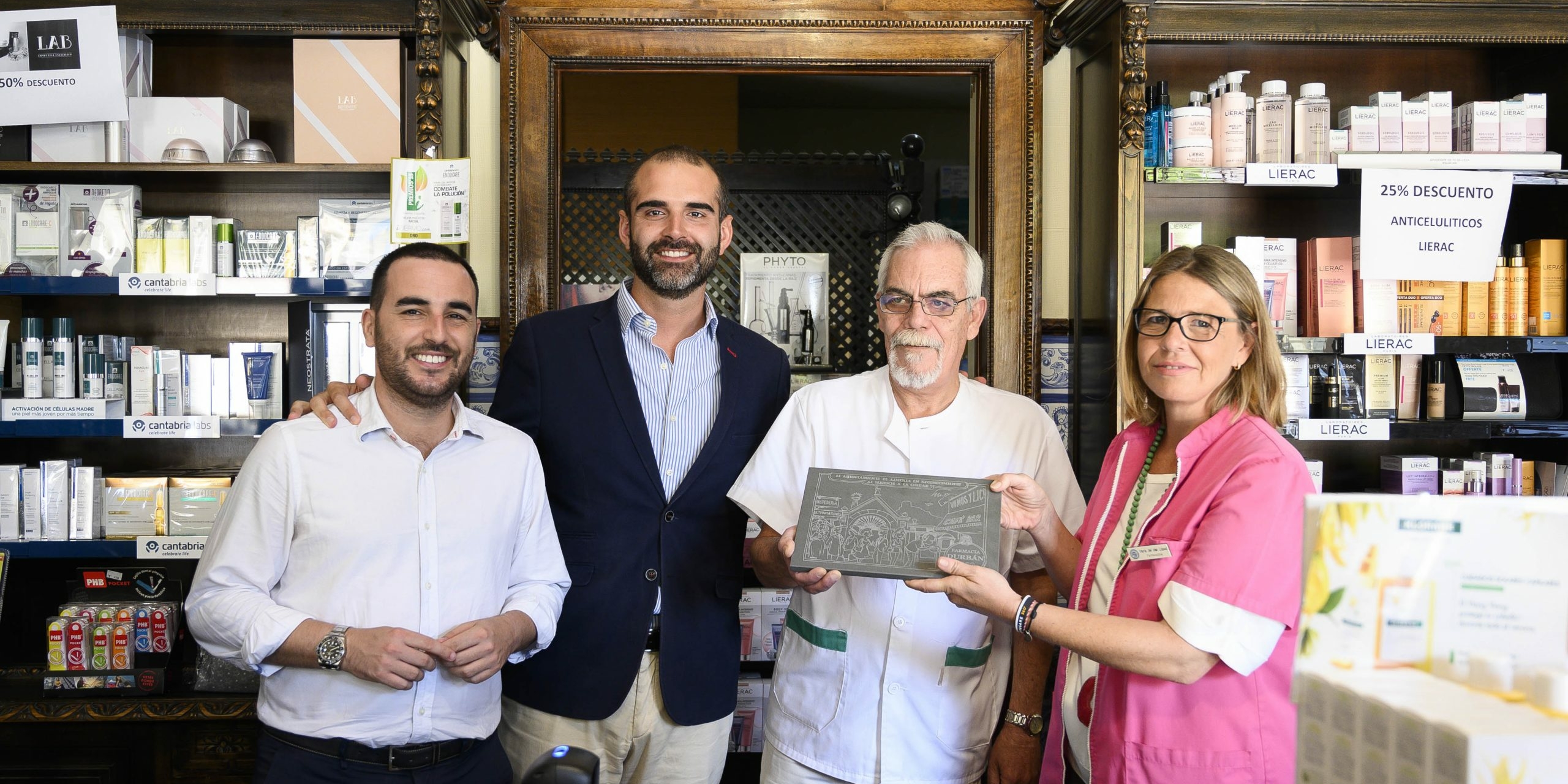 22 7 2019 alcalde placa farmacia Durbán2 scaled uai - Turismo Almería