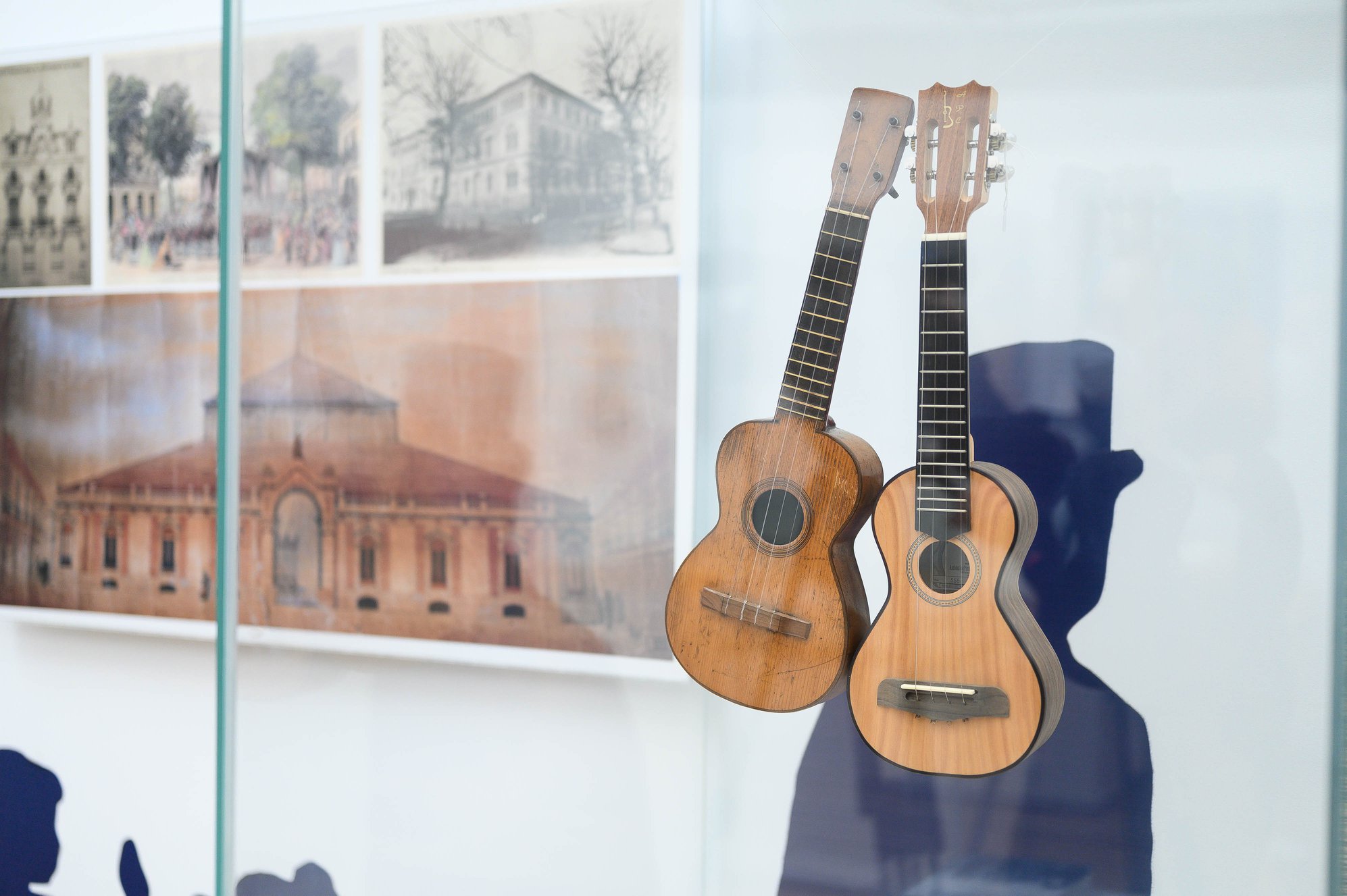 Guitarras populares ibéricas - Exposición Museo de la Guitarra 'Antonio de Torres'
