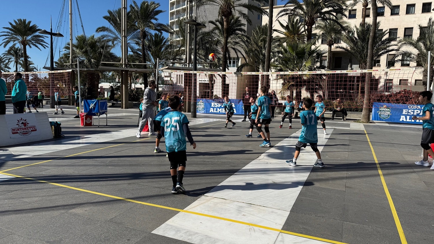251129 Entrenamiento Mintonette en Plaza de las Velas 2 uai - Turismo Almería