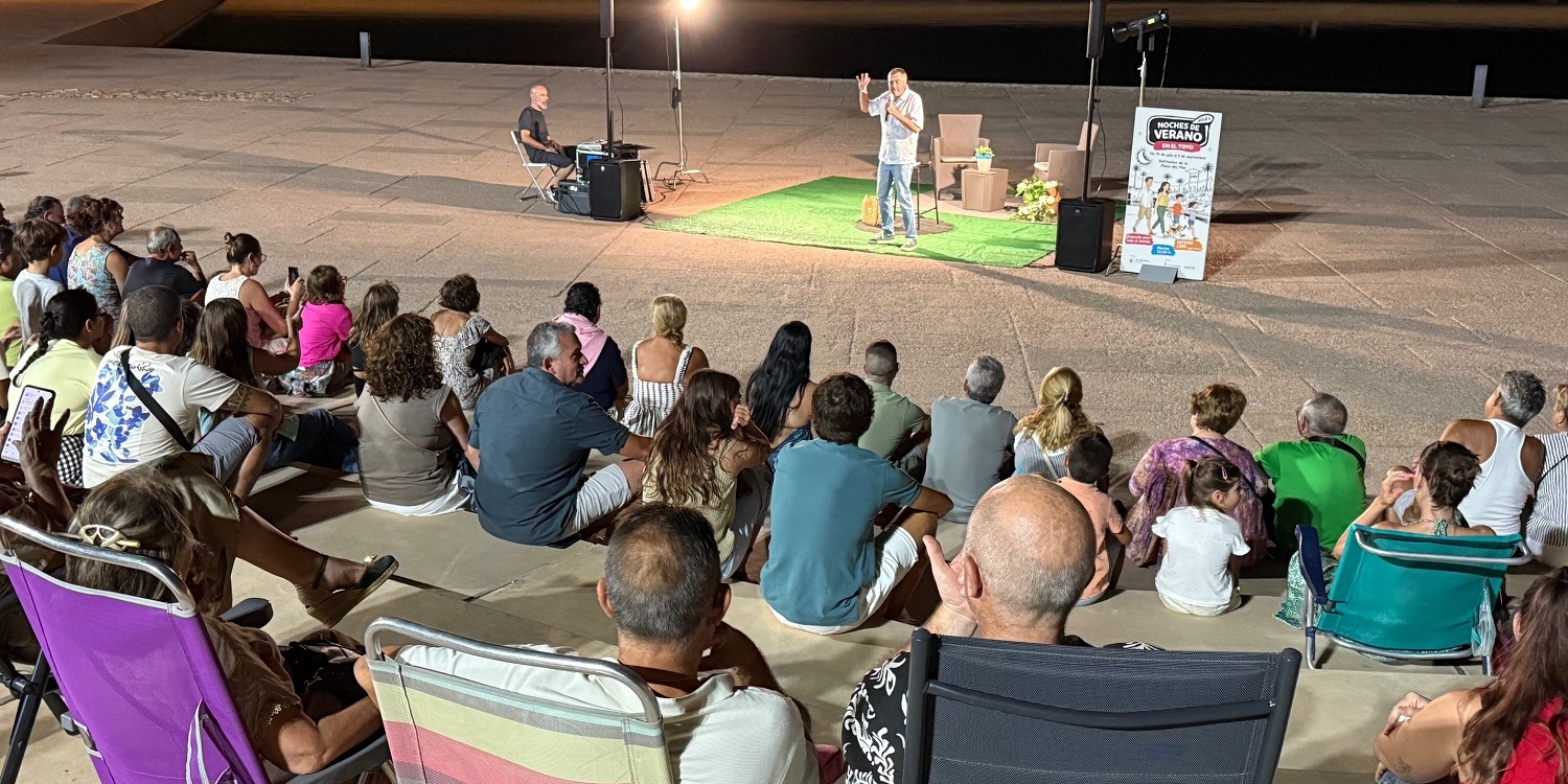 Turismo Almería 260904 Alvaro Vera en Noches de Verano en El Toyo 3 uai - Turismo Almería
