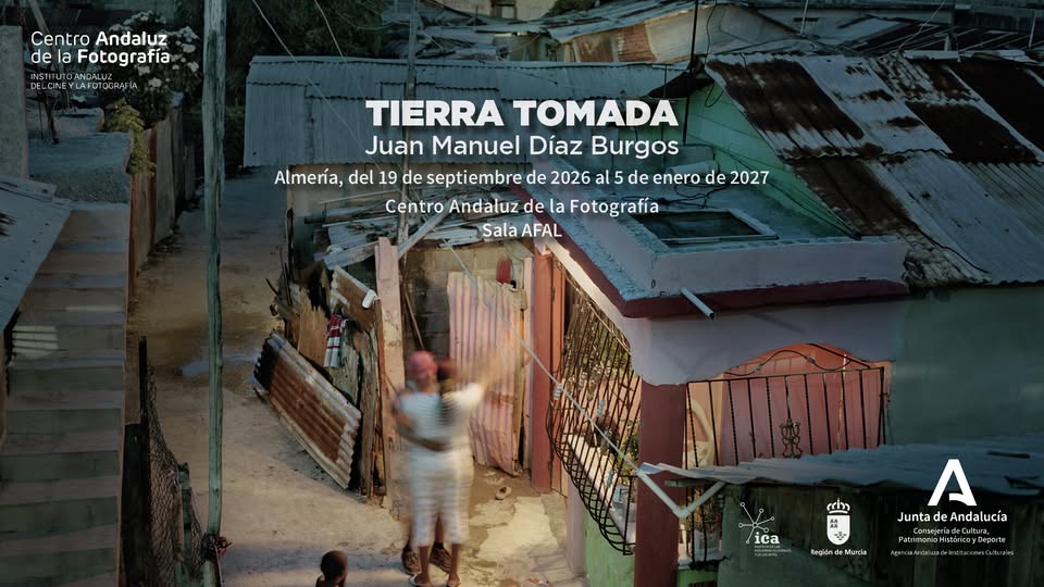 Cartel de la exposición Tierra tomada de Juan Manuel Díaz Burgos en el Centro Andaluz de la Fotografía de Almería