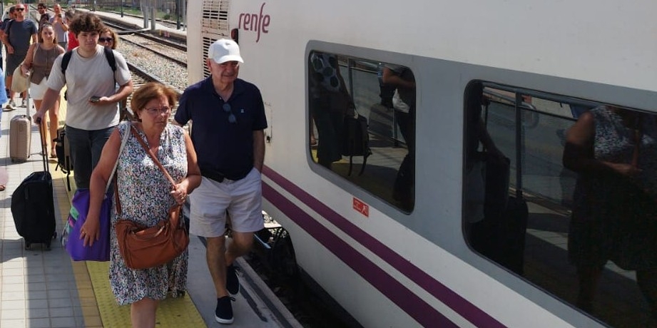 Turismo Almería DESPEDIDA DEL ULTIMO TALGO MESA DEL FERROCARRIL uai - Turismo Almería